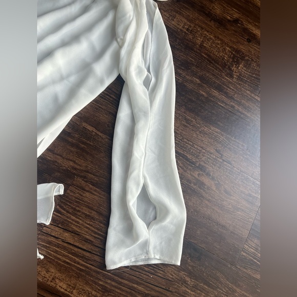 Boulee Open Shoulder Blouse Womens Size 4 Off White Solid Key Hole Top - Picture 4 of 9